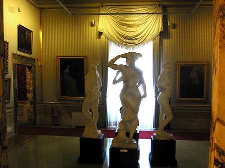 Statue am Palazzo Pitti Fotos